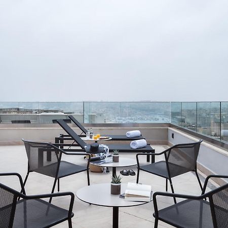 One One Two Hotel Valletta Bagian luar foto